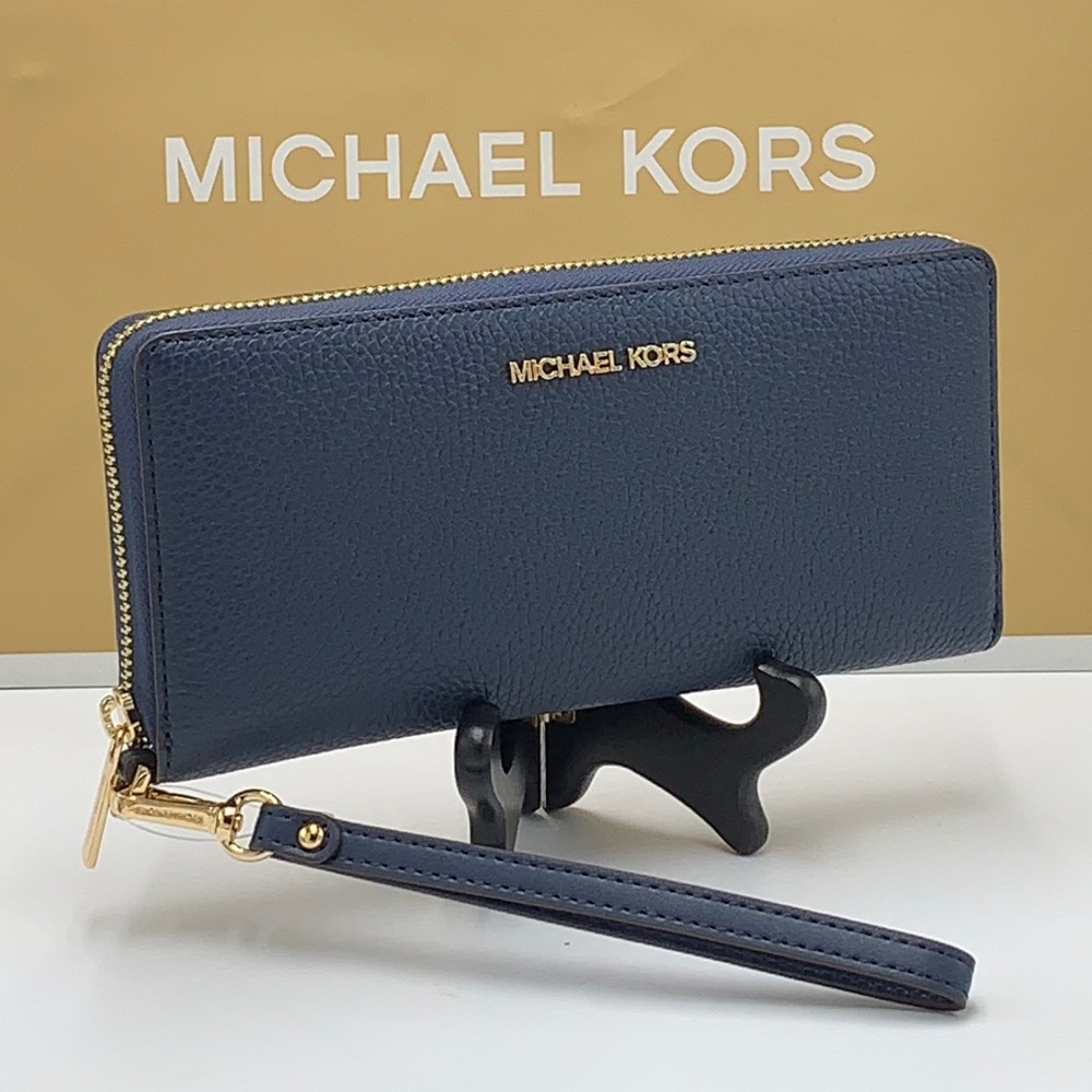 MICHAEL KORS Large Travel Continental Leather WALLET WRISTLET
NAVY COLOR - Picture 2 of 13